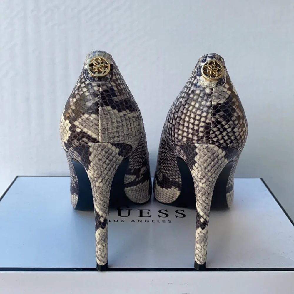 New GUESS Crew2 Women's Shoes SZ 7